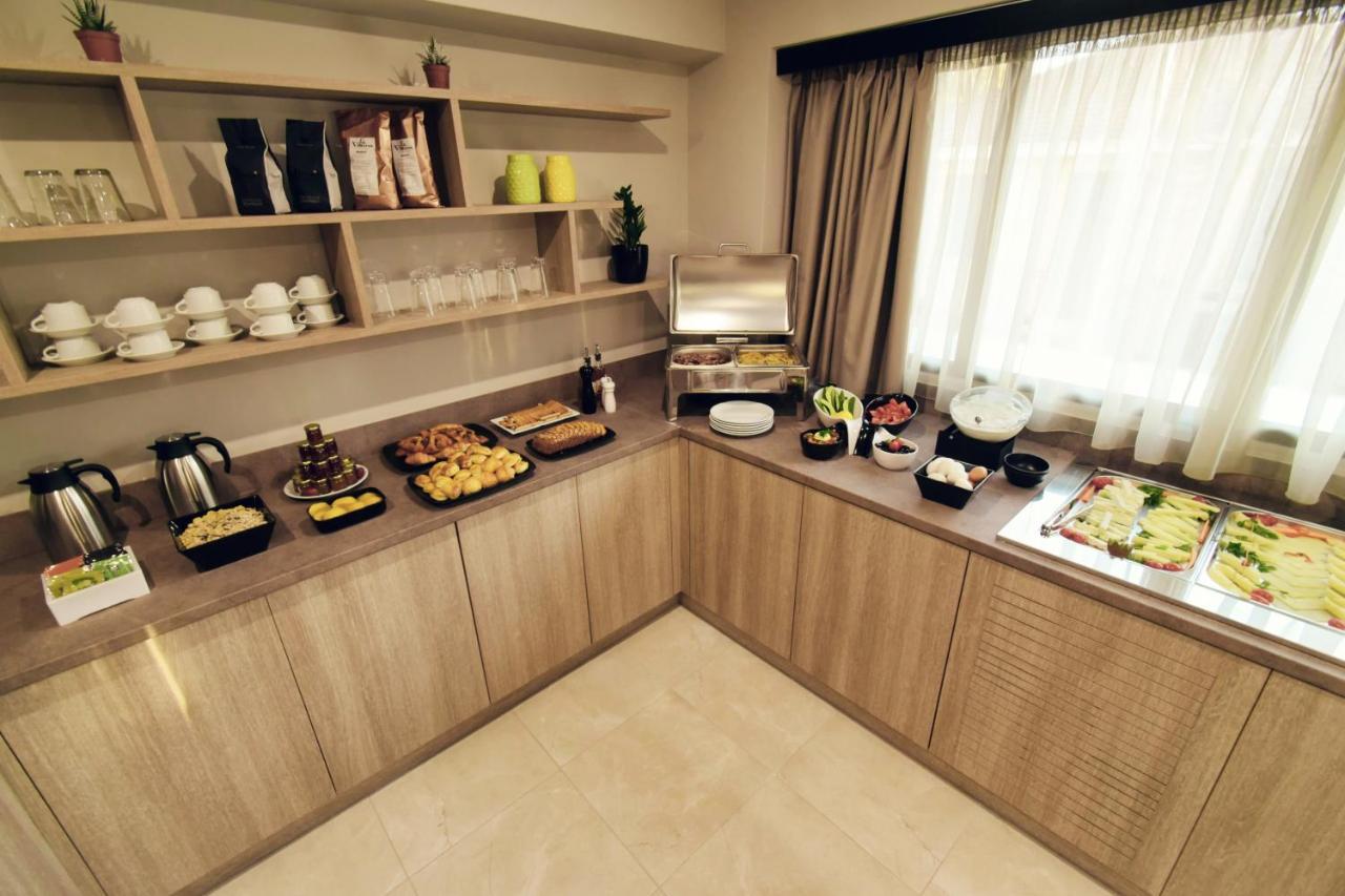 Iris Hotel 3*