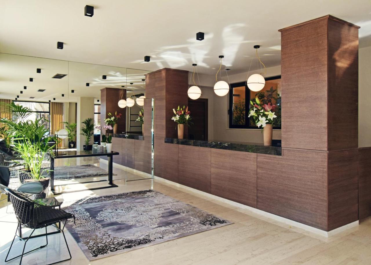 Iris Hotel
